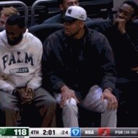 完美电竞直播团队-独行侠会做人！字母弟无球端被犯规罚球得分 两位哥哥替补席鼓掌